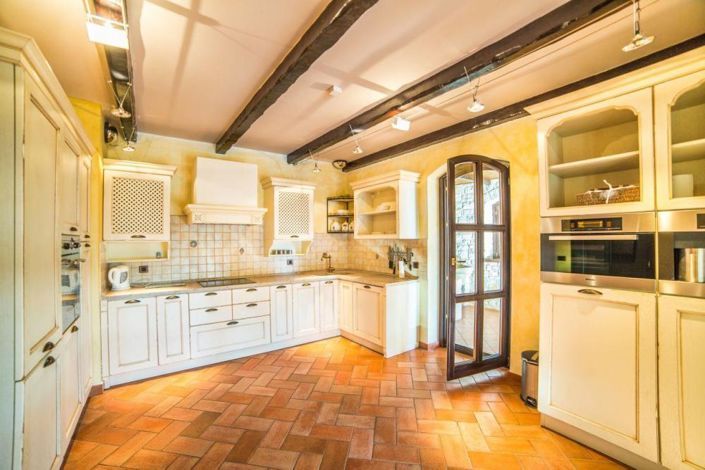 Image No.9-3 Bed Property for sale