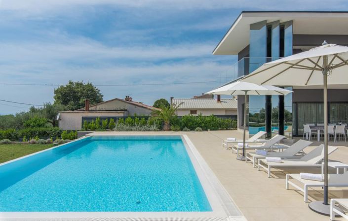 Image No.19-5 Bed Property for sale