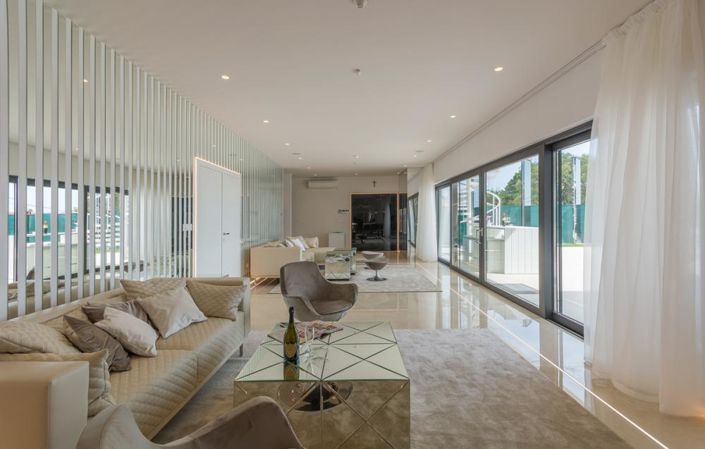 Image No.23-5 Bed Property for sale