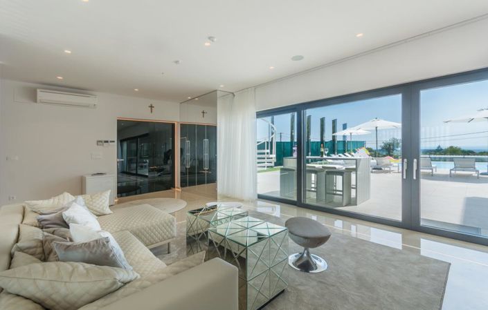 Image No.24-5 Bed Property for sale