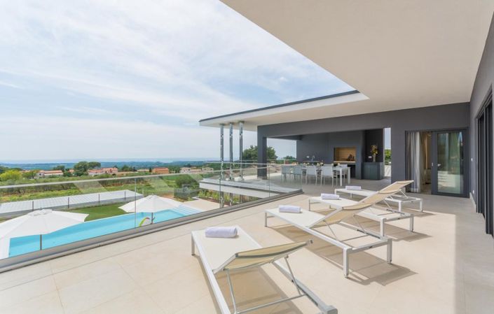 Image No.6-5 Bed Property for sale