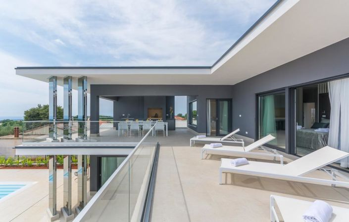 Image No.7-5 Bed Property for sale