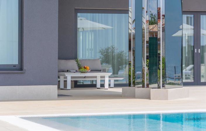 Image No.8-5 Bed Property for sale