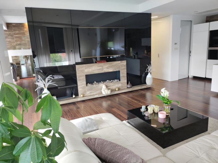 Image No.10-4 Bed Property for sale