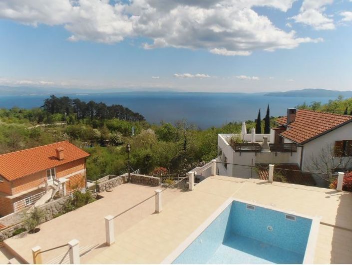 Image No.12-10 Bed Property for sale