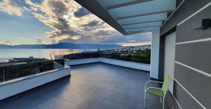 Image No.6-4 Bed Property for sale