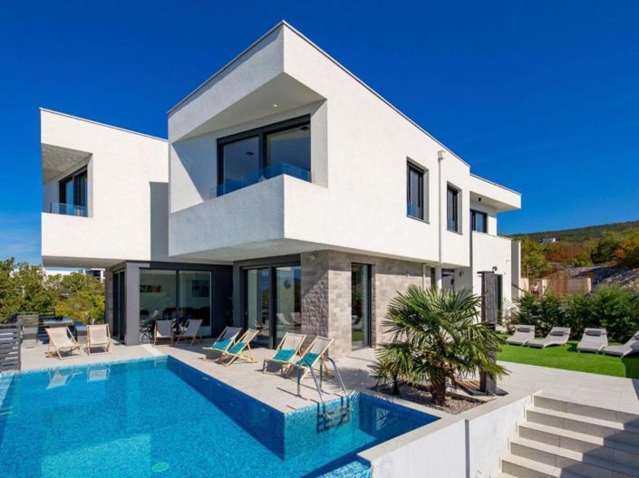 Image No.1-5 Bed Property for sale