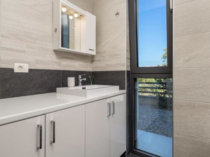 Image No.18-5 Bed Property for sale