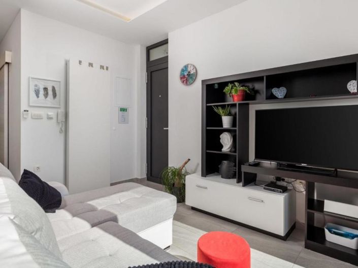 Image No.21-5 Bed Property for sale