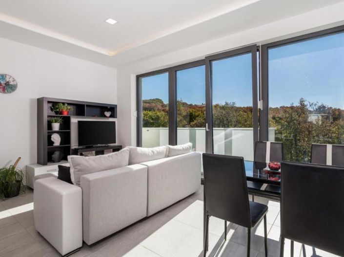 Image No.22-5 Bed Property for sale