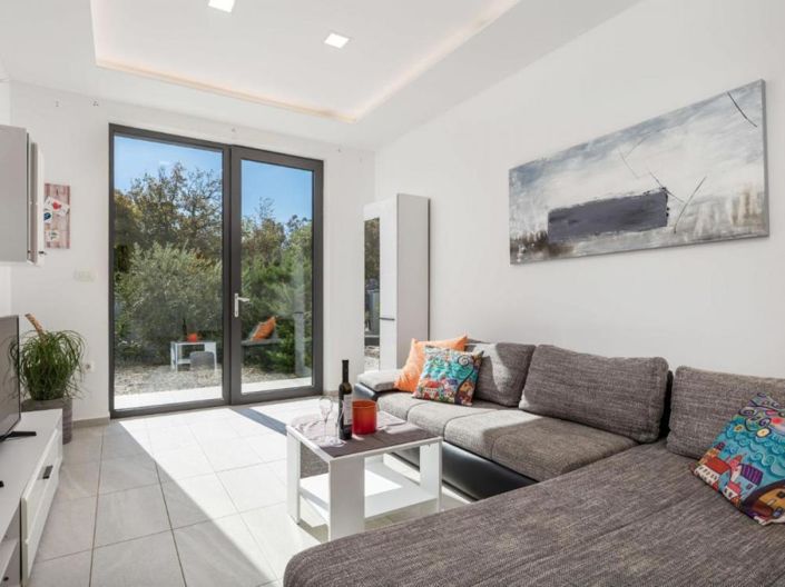 Image No.24-5 Bed Property for sale