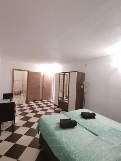 Image No.10-11 Bed Property for sale