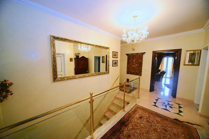 Image No.12-5 Bed Property for sale