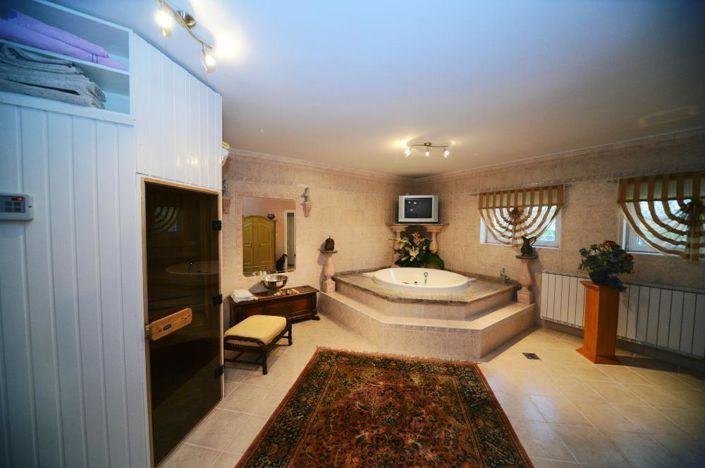 Image No.13-5 Bed Property for sale