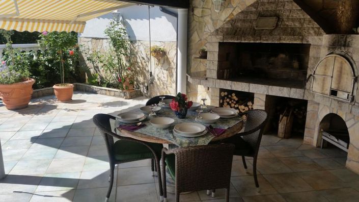 Image No.18-5 Bed Property for sale