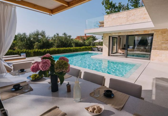 Image No.4-5 Bed Property for sale