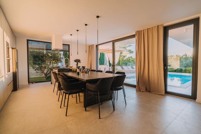 Image No.6-5 Bed Property for sale