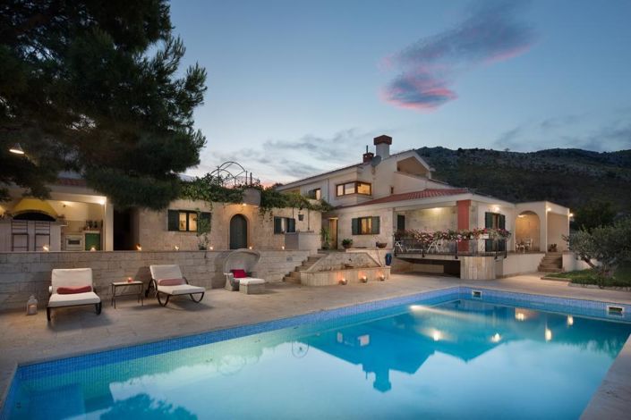 Image No.1-5 Bed Property for sale