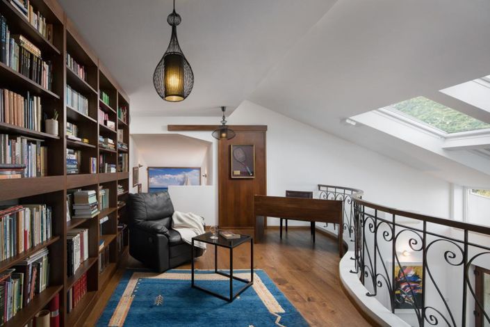 Image No.12-5 Bed Property for sale