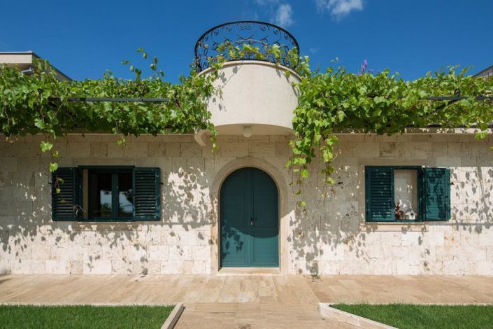 Image No.15-5 Bed Property for sale