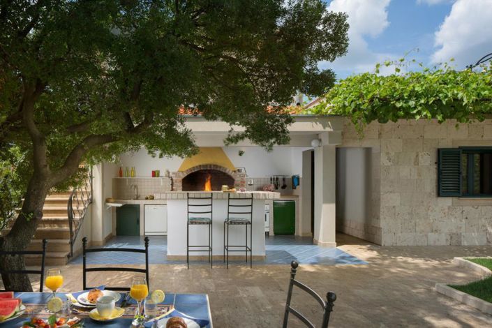 Image No.17-5 Bed Property for sale