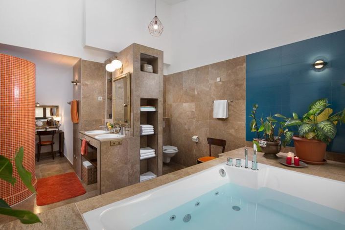 Image No.18-5 Bed Property for sale