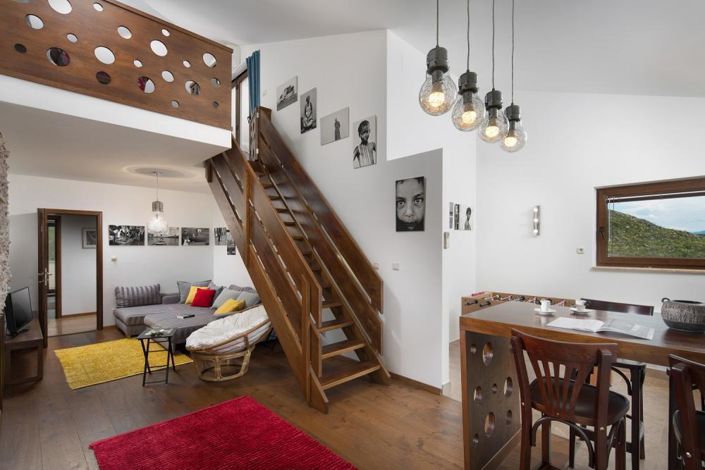 Image No.9-5 Bed Property for sale