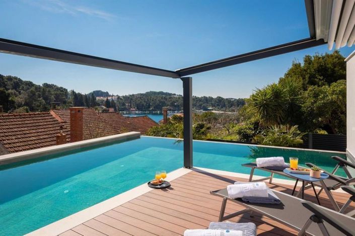 Image No.1-4 Bed Property for sale