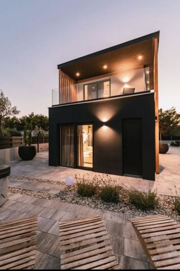 Image No.6-4 Bed Property for sale