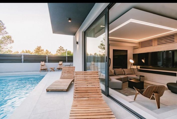 Image No.8-4 Bed Property for sale