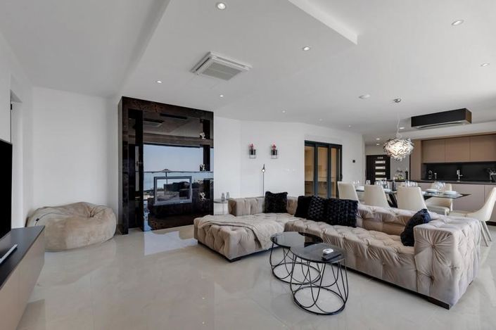 Image No.10-3 Bed Property for sale