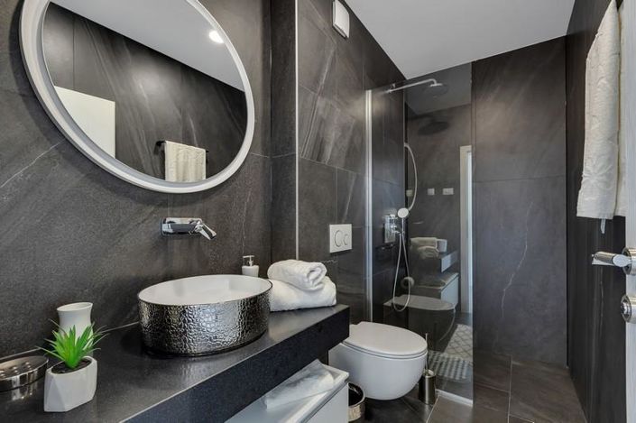 Image No.17-3 Bed Property for sale