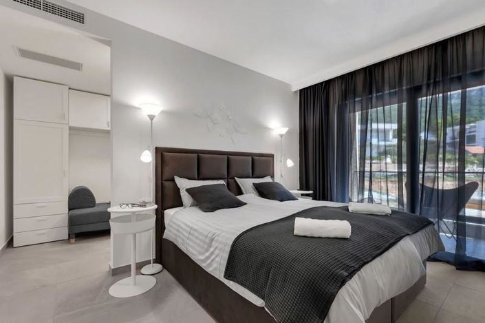 Image No.18-3 Bed Property for sale