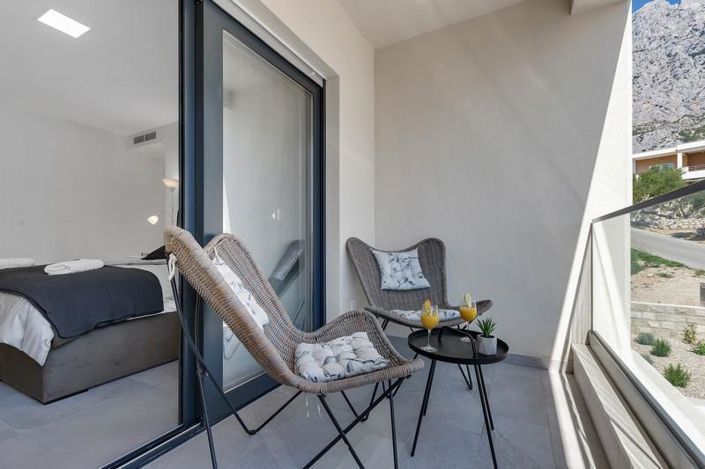 Image No.20-3 Bed Property for sale