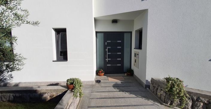 Image No.20-4 Bed Property for sale