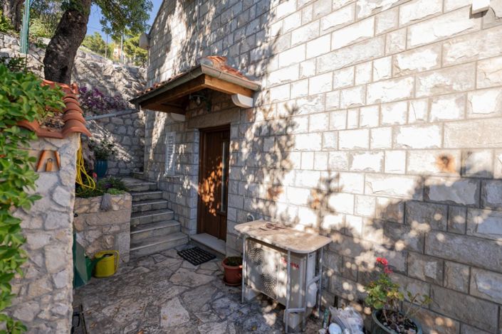 Image No.12-4 Bed Property for sale