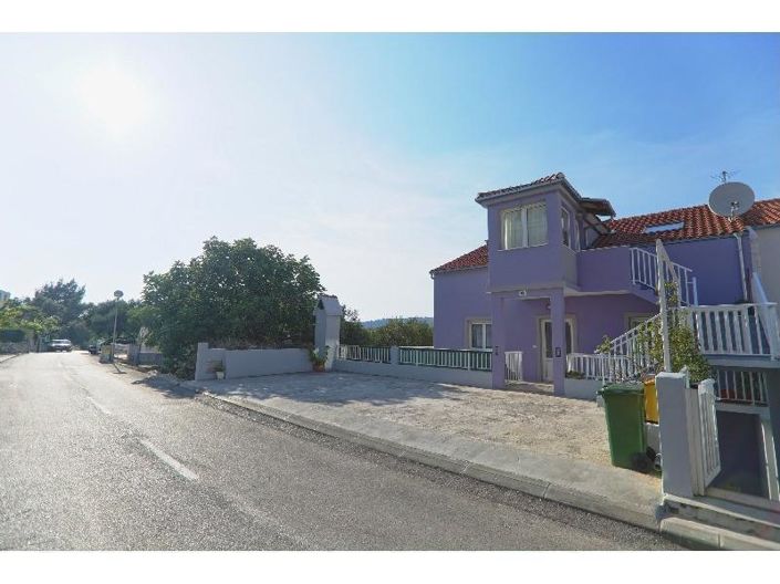 Image No.1-6 Bed Property for sale