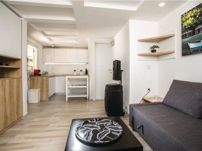 Image No.13-4 Bed Property for sale