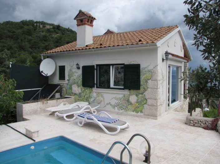 Image No.12-2 Bed Property for sale