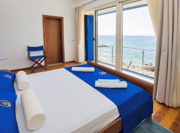 Image No.10-4 Bed Property for sale