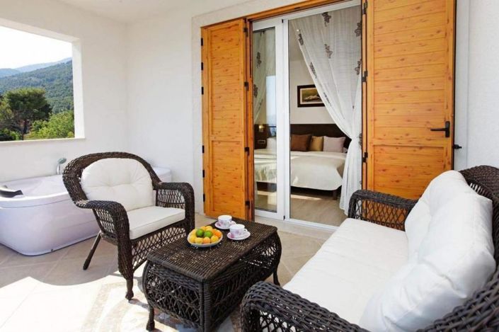 Image No.13-4 Bed Property for sale