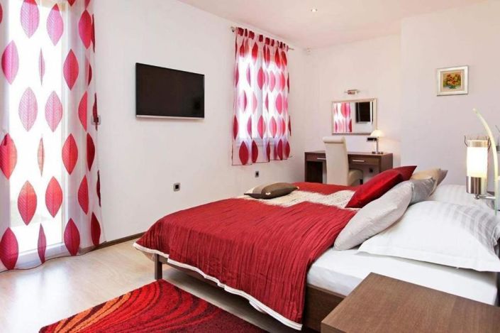 Image No.8-4 Bed Property for sale