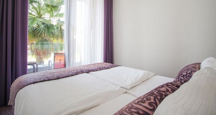 Image No.10-56 Bed Property for sale