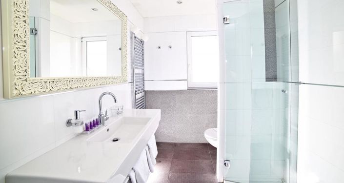 Image No.11-56 Bed Property for sale