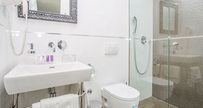 Image No.15-56 Bed Property for sale