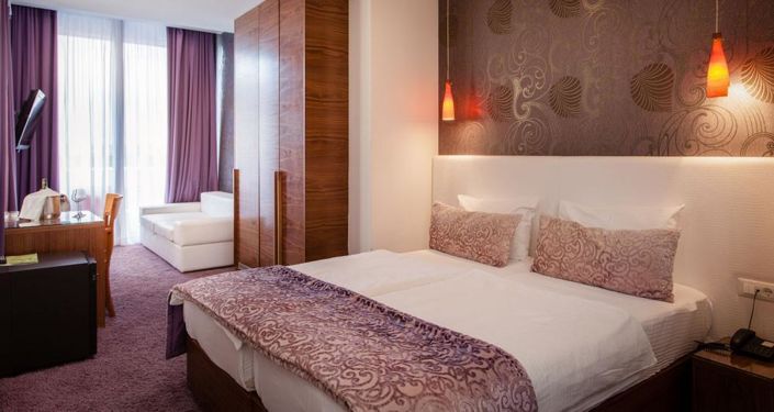 Image No.19-56 Bed Property for sale