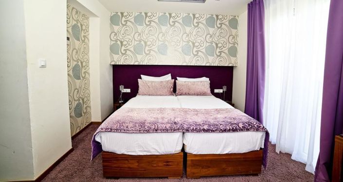 Image No.6-56 Bed Property for sale