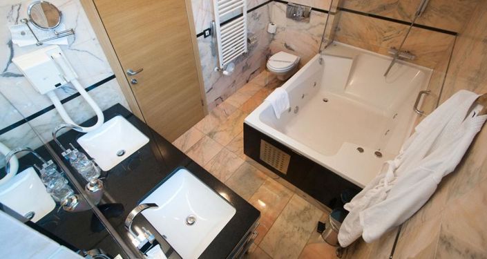 Image No.9-56 Bed Property for sale