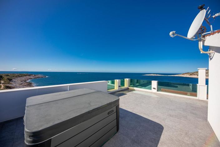 Image No.12-3 Bed Property for sale