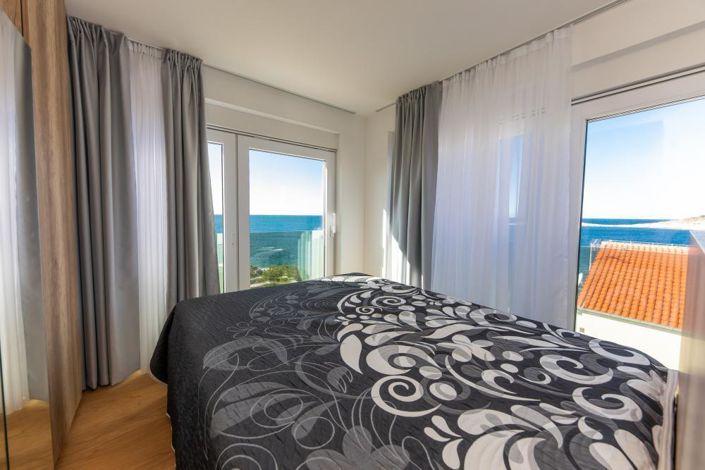 Image No.20-3 Bed Property for sale